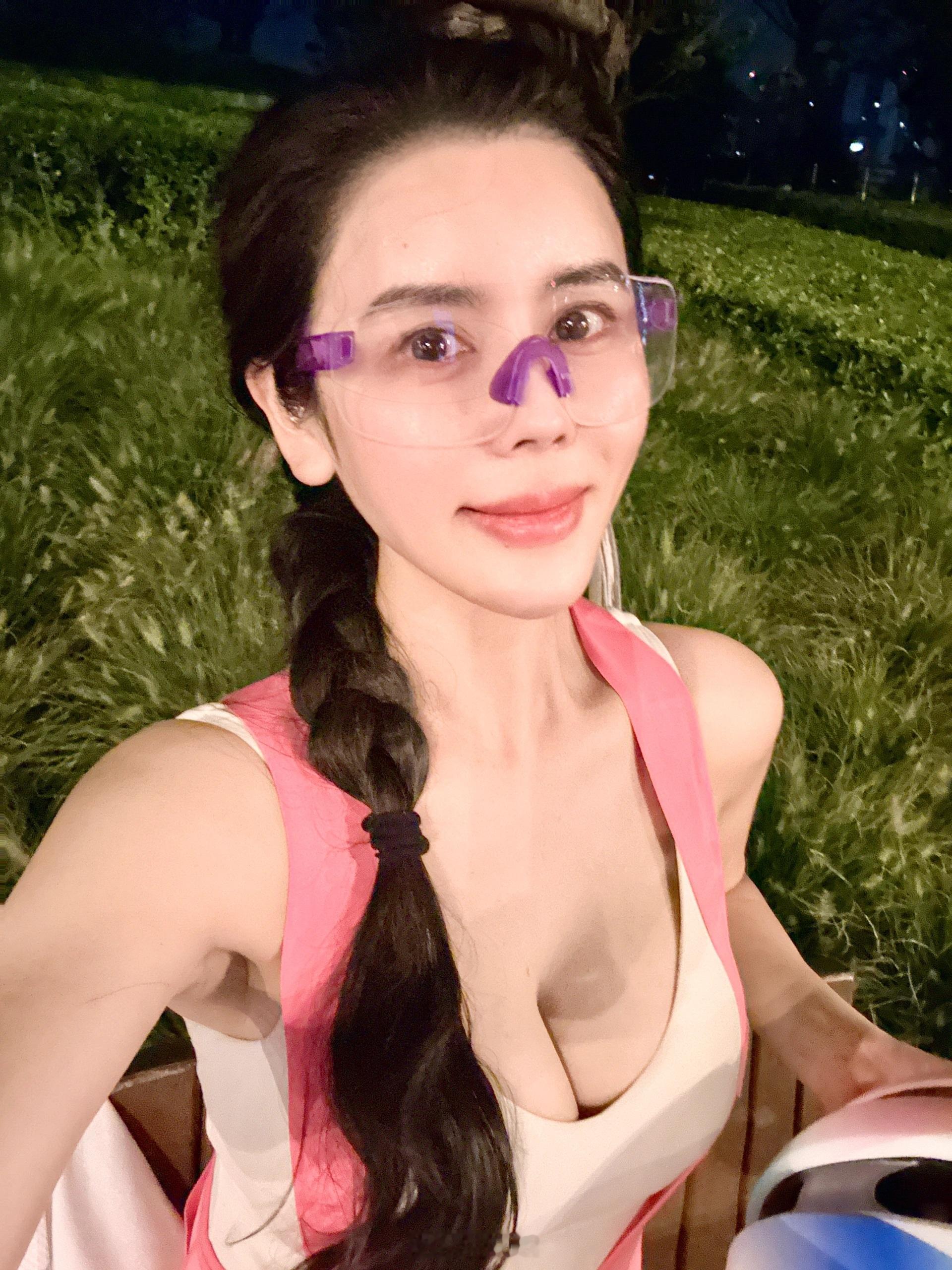 谁家好人这么晚了还在外面夜骑🚴🏻‍♀️  ​​​