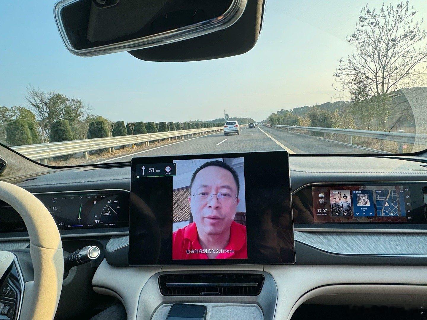 回深圳的路上，一边看周鸿祎聊sora，一边感叹技术变革太快了，之前被chatGP