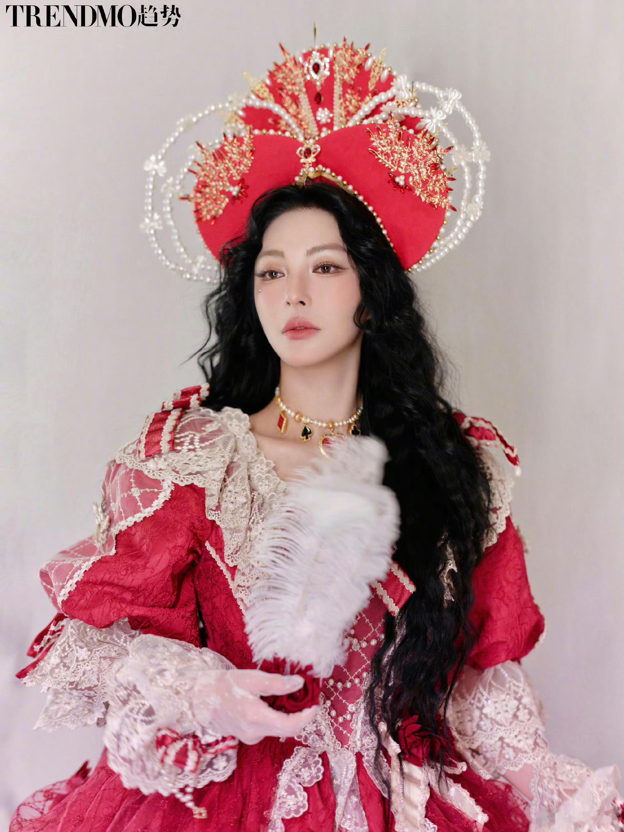张雨绮七夕 红桃♥️A造型，太有公主范儿了，红红的洛丽塔宝宝 是大大的爱心 ​​