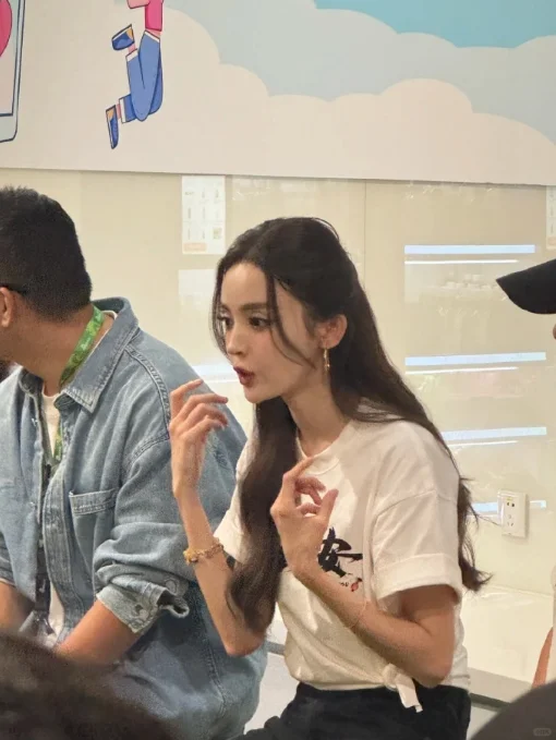 娜扎明明是异域长相，为何一点不显老？