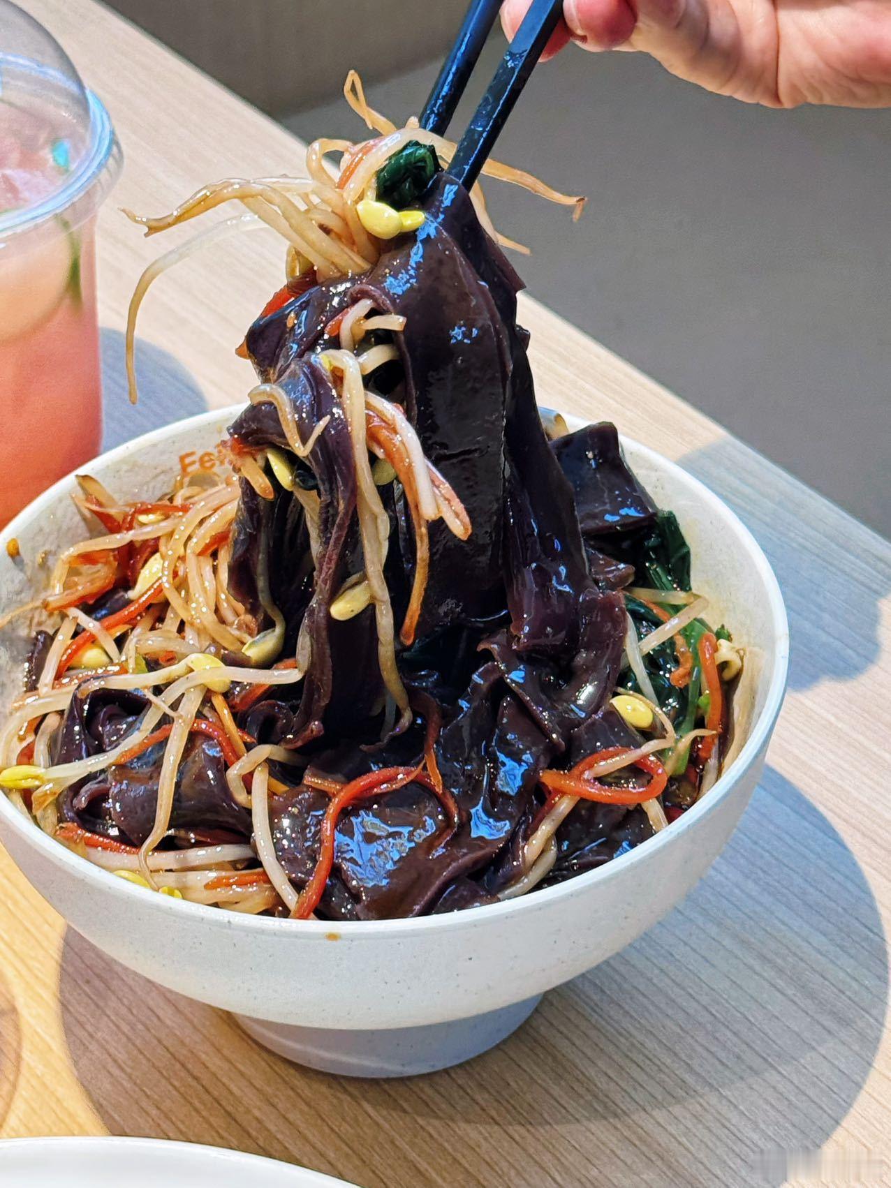 在西安1️⃣5️⃣年！飞鸿肉夹馍LAB创新店 来了！依然陕味底蕴十足，诚意满满！