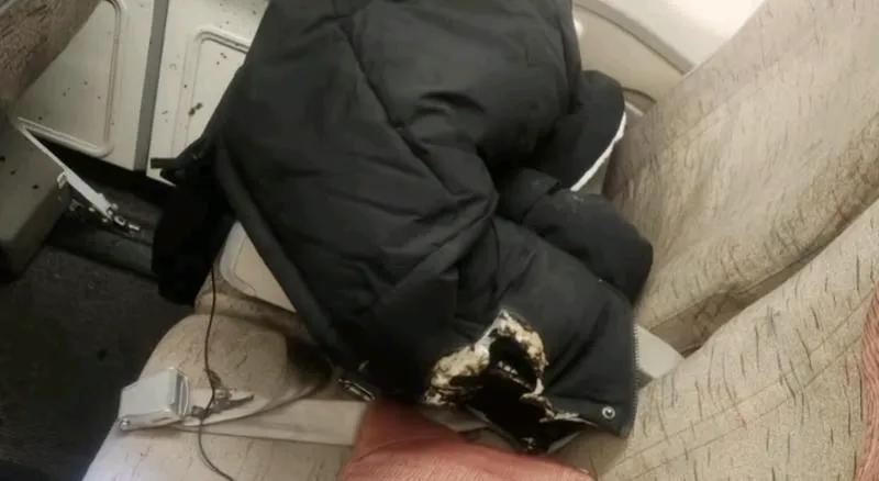 后怕，
怪不得航空安检对充电宝管控这么严格，真出事了！
昨天晚上，一架从韩国仁川