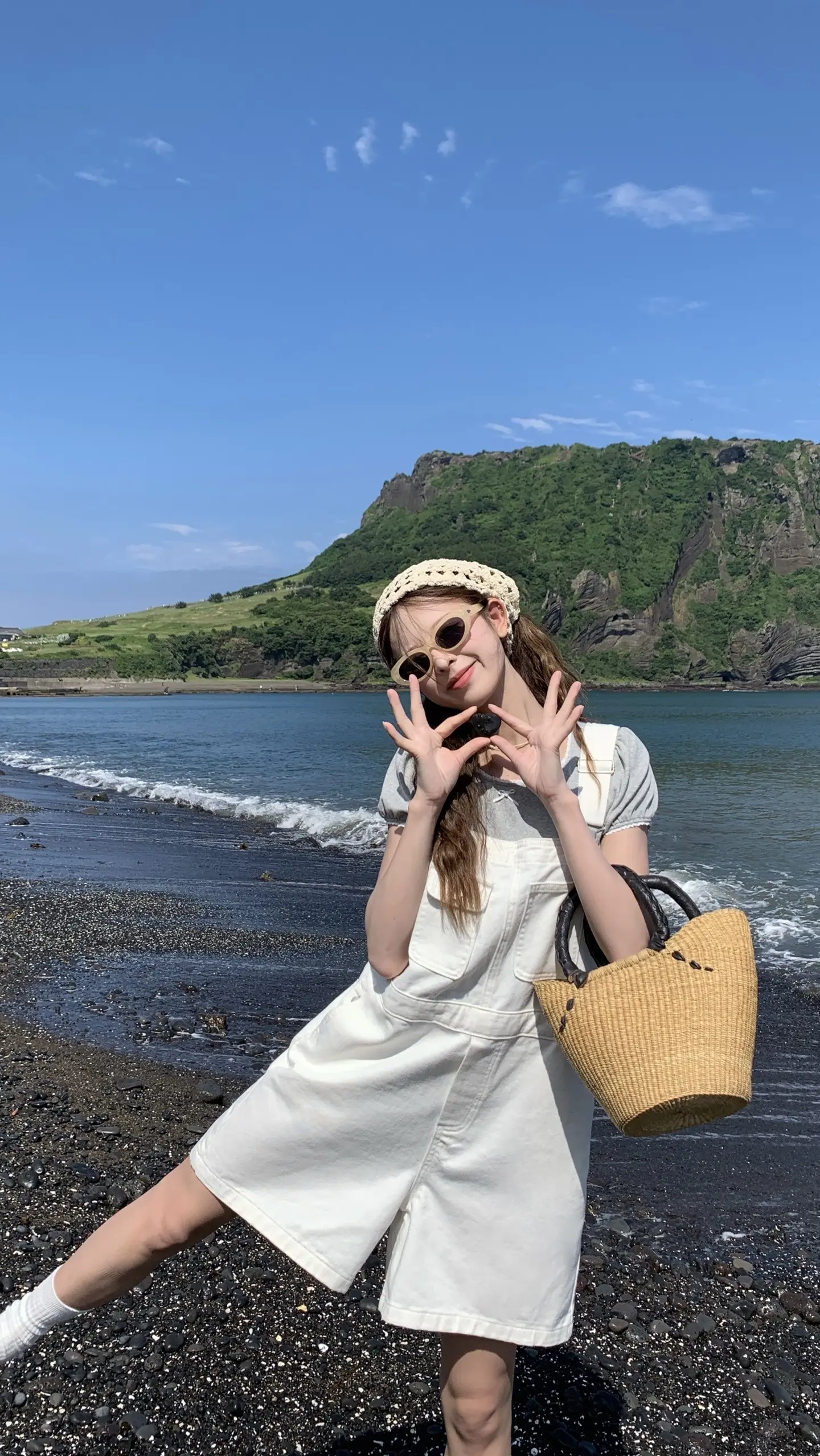 世界这么宽广 别只走进悲伤的墙角。