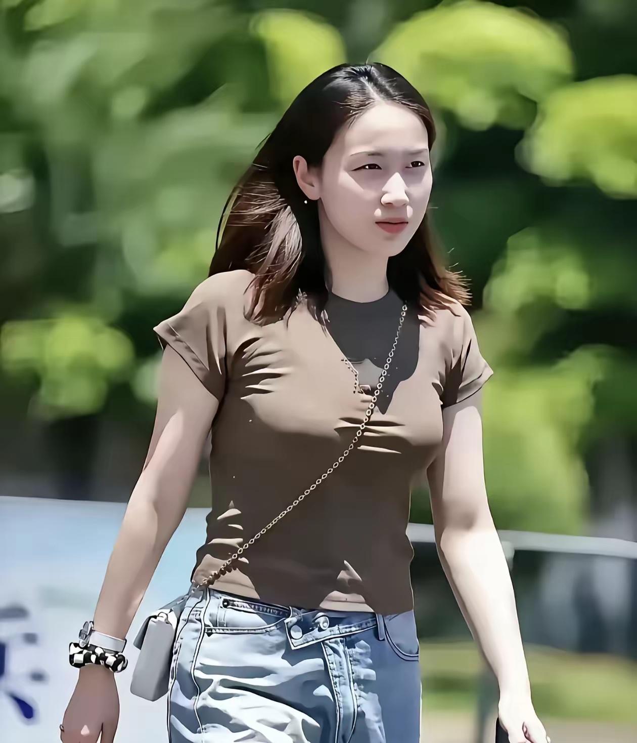 说到钱天一，
没有其他热点，
除了球打得好，
就是嫁的好，
真的是特别清醒的
正