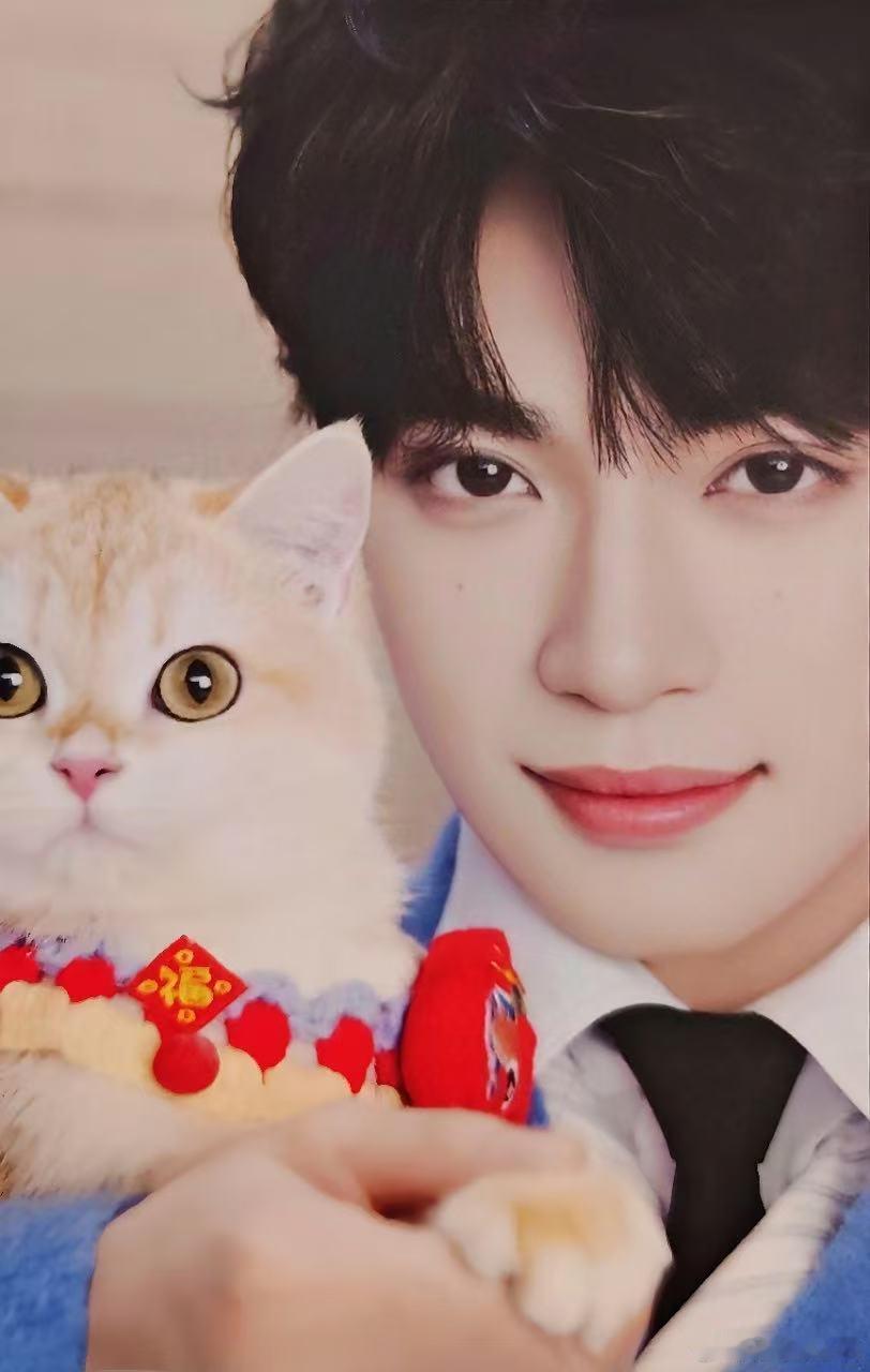 梓渝 🔮梓渝未来可期🔮新人演员梓渝 日落跌进昭昭星野，人间忽晚，山河入秋，而