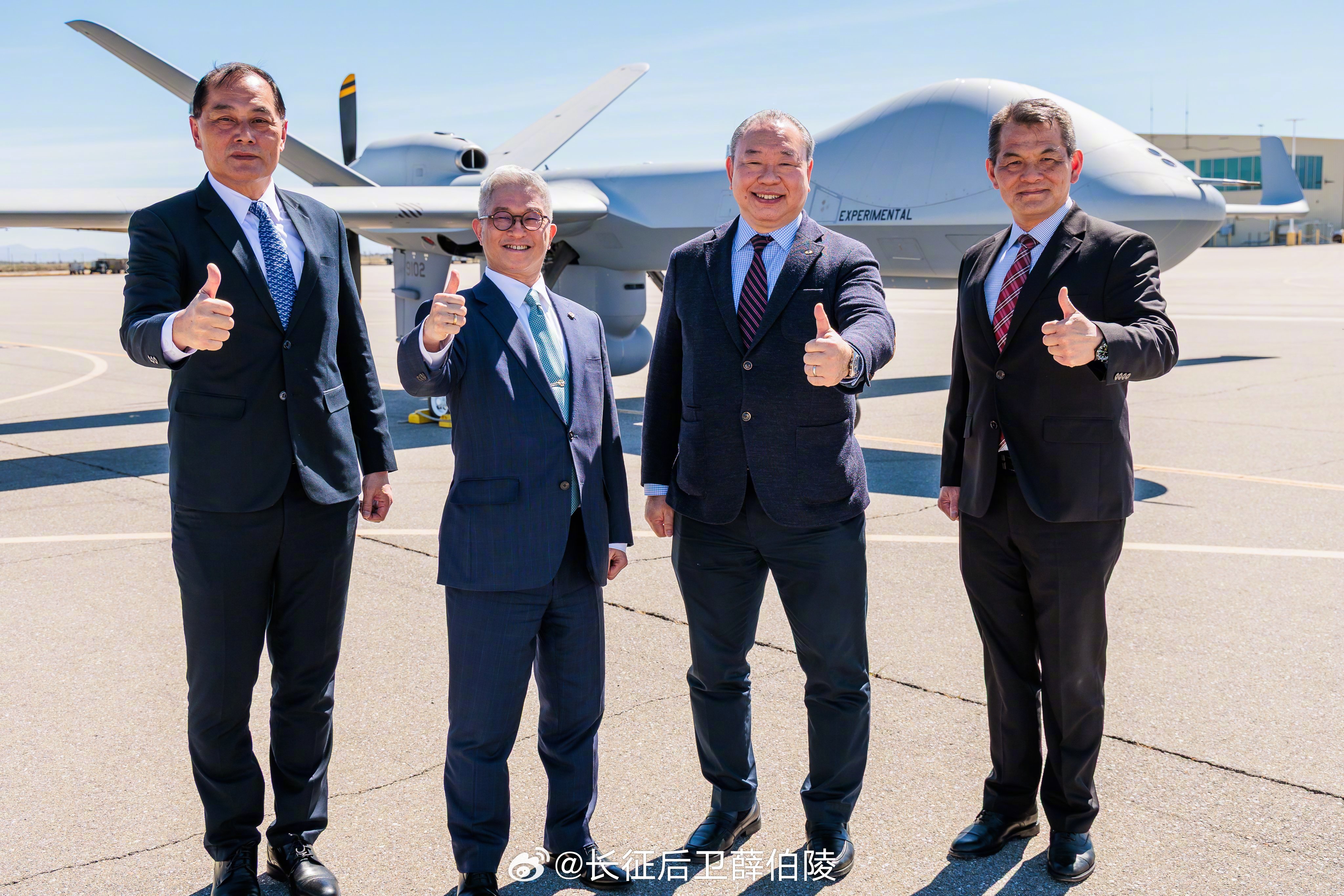 早晚收了你们 伪台空军首批 2架「 MQ-9B高高空无人机」交机。台伪官员亲临收