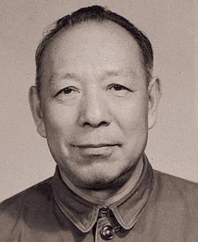 1949年毛主席访问苏联时，斯大林直言：你有位下属对我们苏联人并不怎么在乎？
1