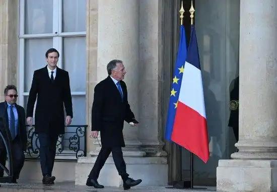 美国在乌克兰问题上又退了一步。据外媒报道，巴黎最近开了个“援乌意愿联盟”会议，讨