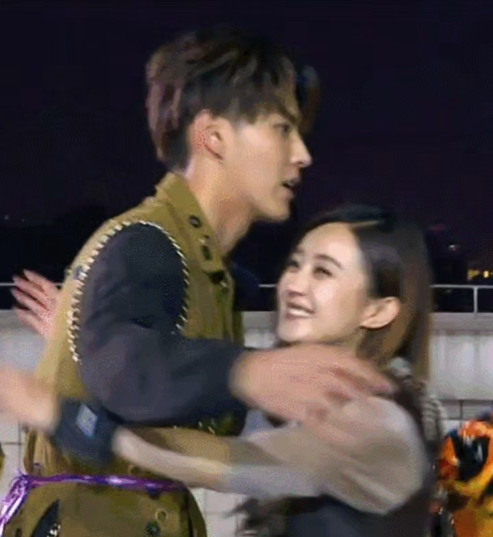 曾沛慈赵丽颖是互关 嗯……好像曾沛慈最近有热度？不过颖宝当年这些综艺镜头真的好可