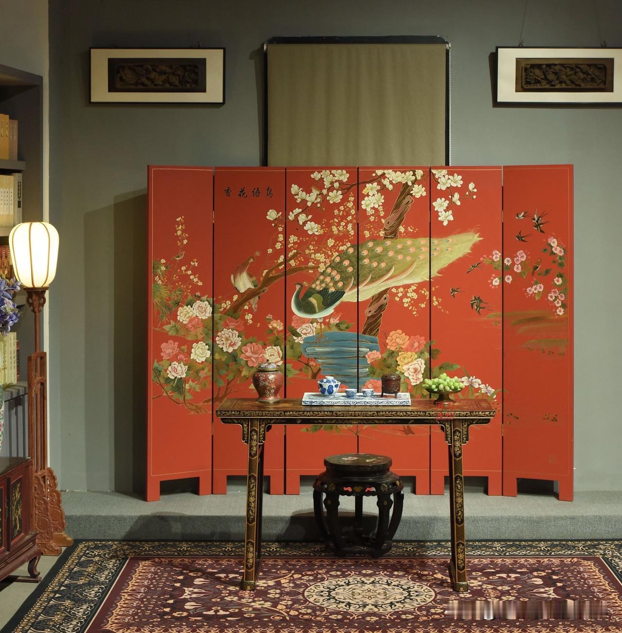 不用花大钱装修，也能让家变宫廷风！
小叶紫檀描金游春图平头案
紫檀描金游春图平头