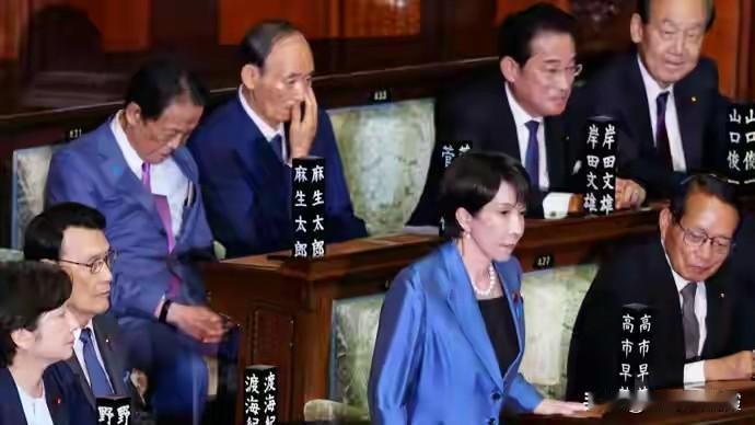 一名驻日美军准尉街头动粗，对特朗普满脸堆笑的高市早苗直接被打脸