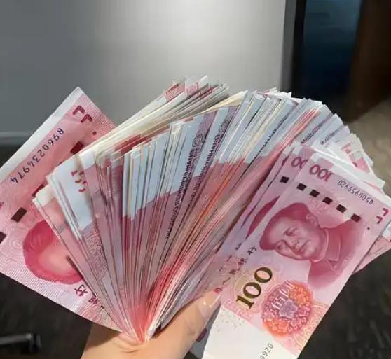 "人均存款12万"，这几个字你一定在哪儿见过。


可低头看看自己卡里的余额，再