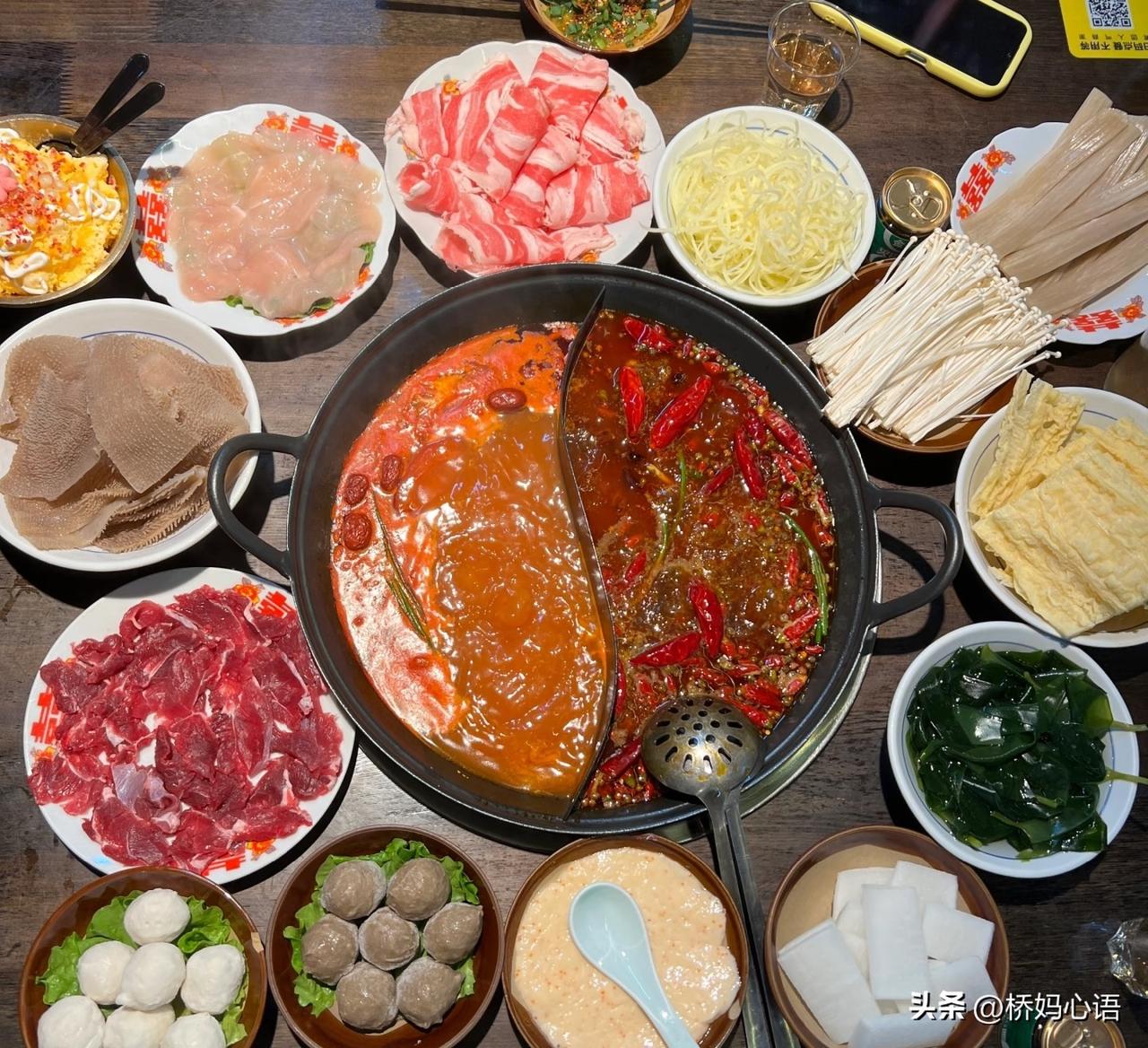 昨天上午，亲家母就给我发语音，邀请我去她家吃饭，我不能再拒绝了，还是去吧。

过