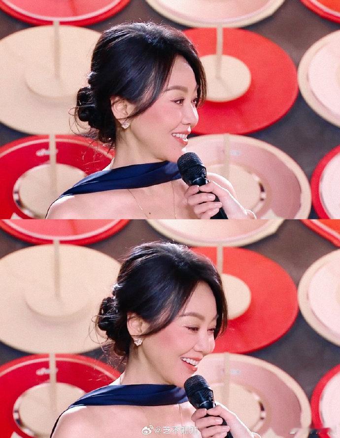 闫妮生图  闫妮姐姐的红毯造型太惊艳了！蓝色抹胸长裙如同为她量身定制，闫妮生图展