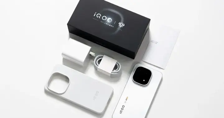 iQOO 15再预热：全系标配AR增透消反保护膜