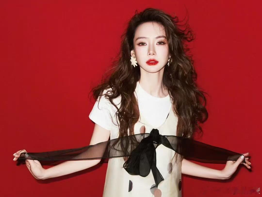 戚薇担心喜剧演员自揭伤疤不好笑就露宿街头 很多人只享受喜剧带来的欢乐，却忽略了演