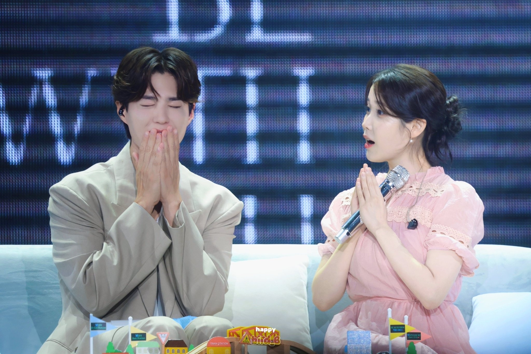 去年今日250801 IU&朴宝剑粉丝见面会 