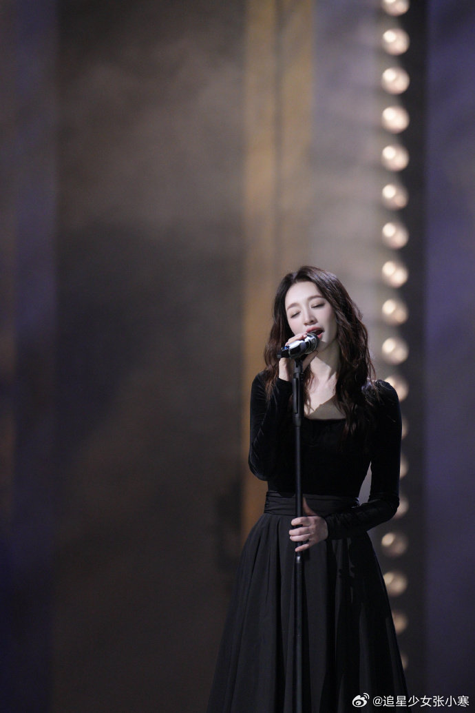 李小冉我p都不敢p这么白 李小冉我p都不敢p这么白，这肤色我羡慕了！ 李小冉冷白