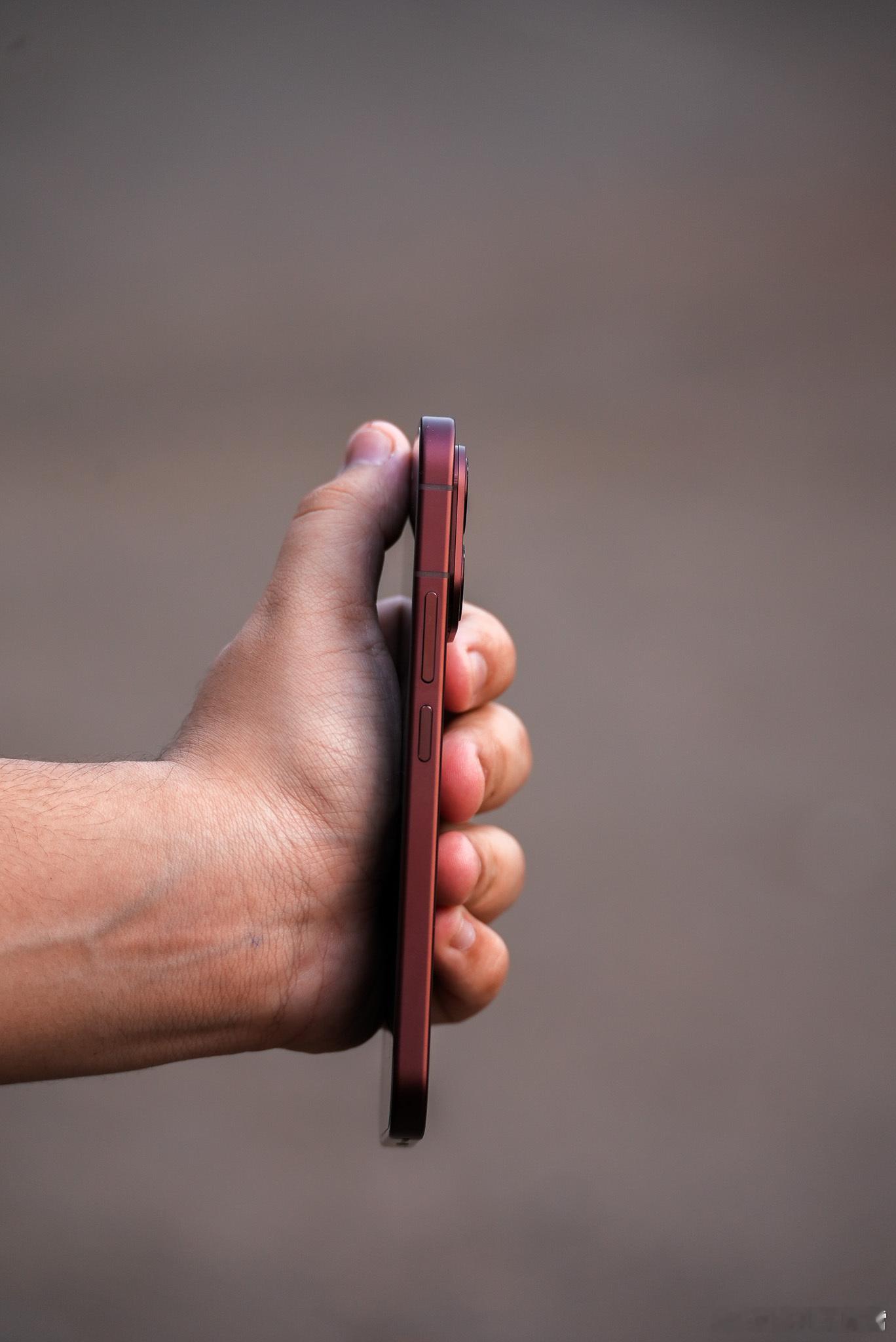 蓝厂在海外发布了台新机vivo V70，这大概率就是国内的vivo S50，不过