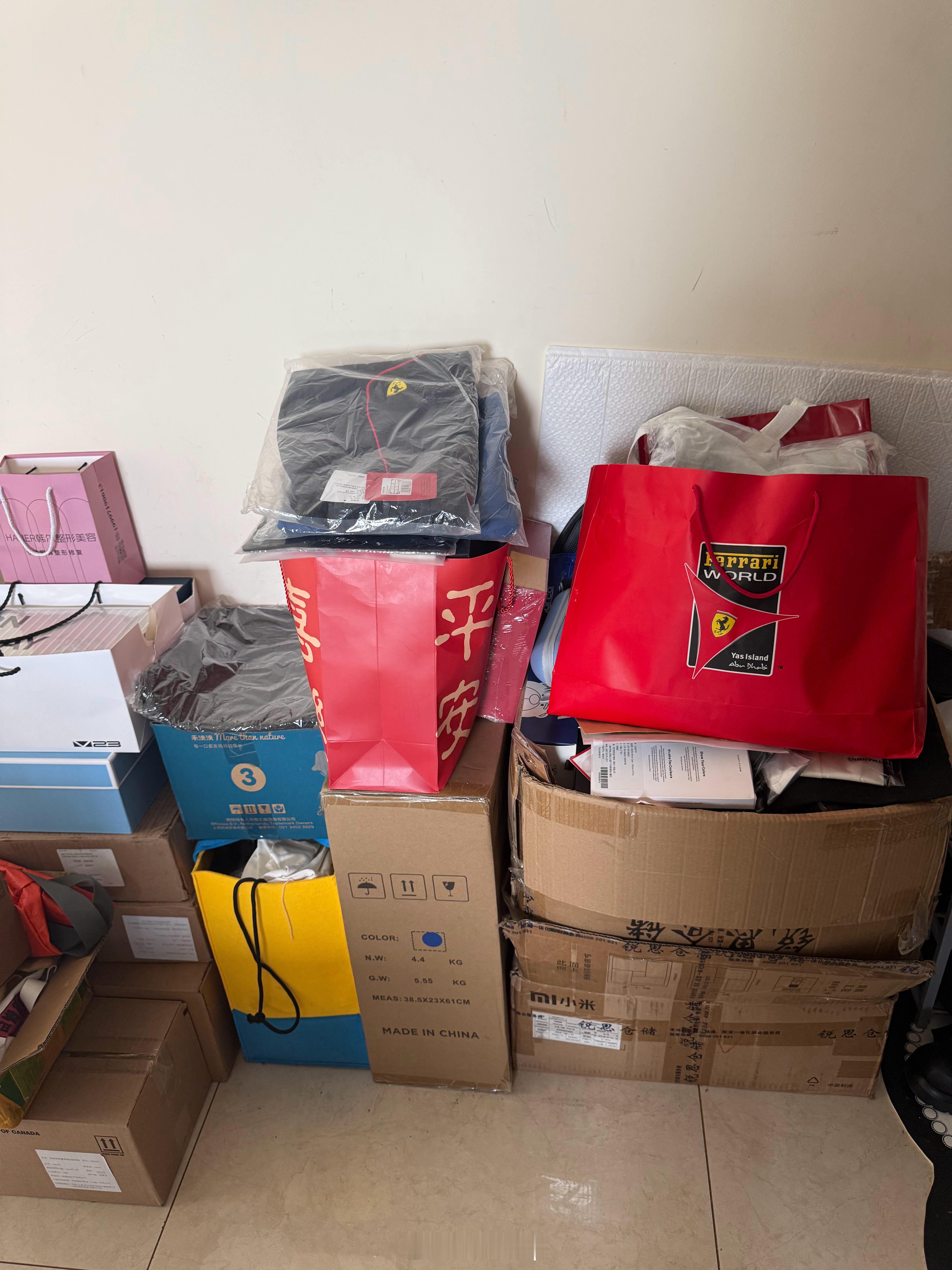家里这礼品堆成小山了，得清理一下了！从今天开始，每天抽一件，别看这表面破破烂烂的