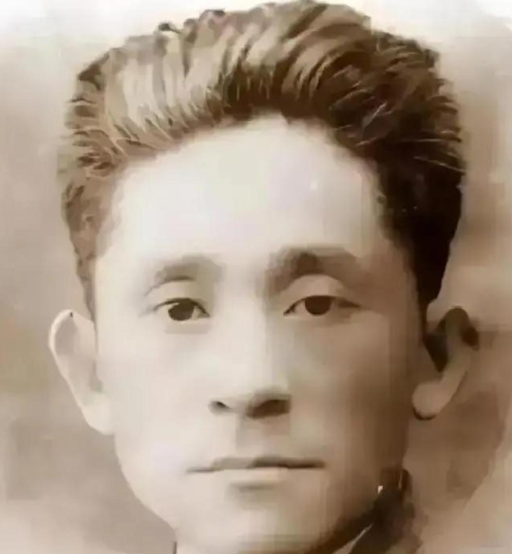 1923年，车耀先被敌人打碎颅骨，战友以为他死了，便脱掉他的衣服，丢进弹坑，就地