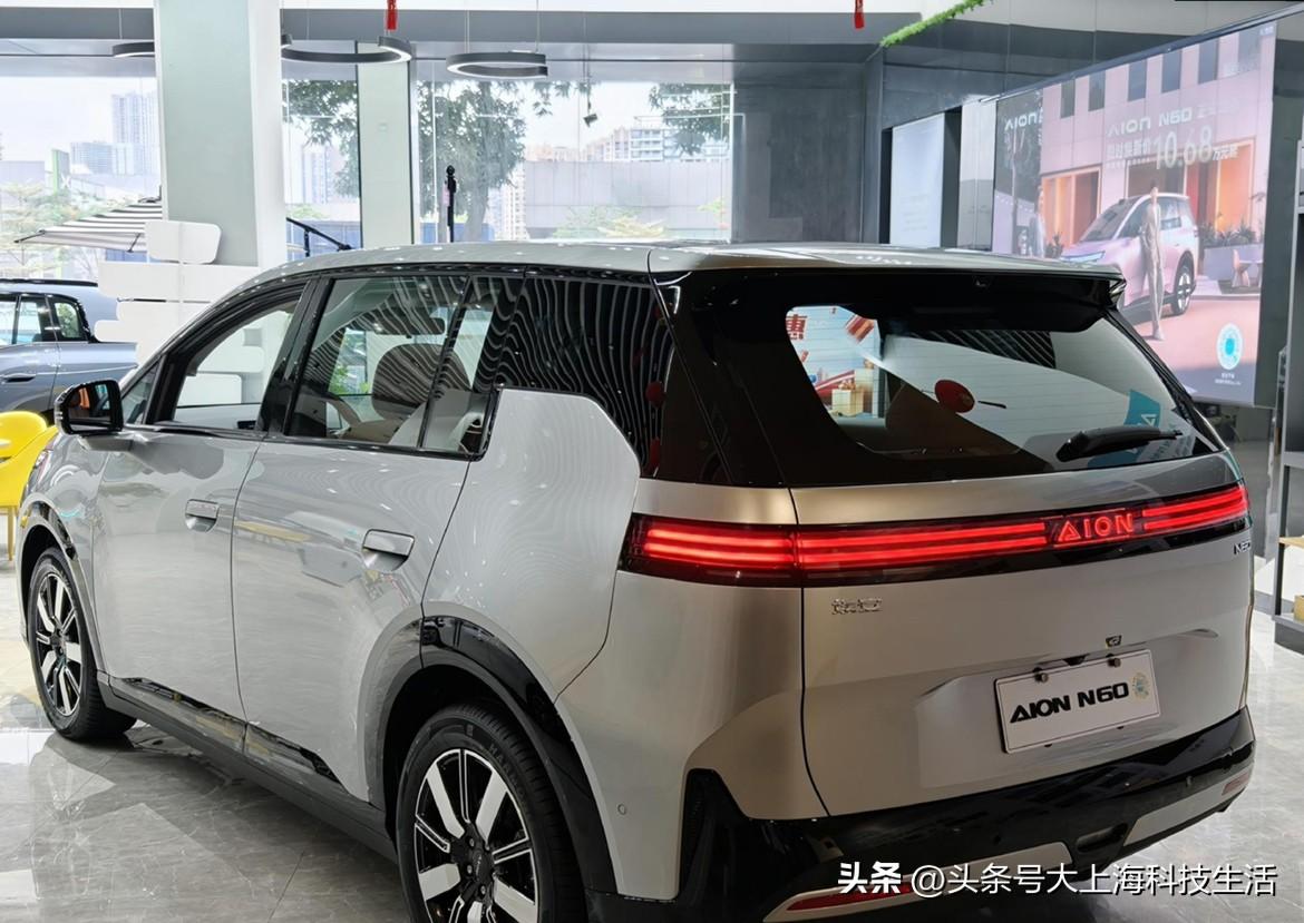 独特又实用——埃安N60驾驶体验

N60展车这个颜色真心好看，又有质感又耐脏，