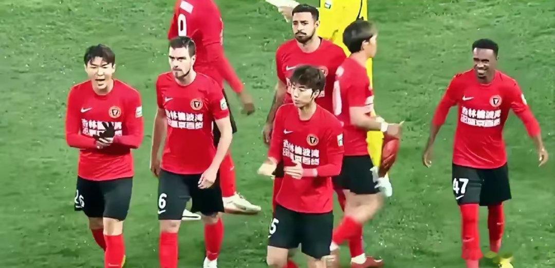 大连英博绝杀辽宁铁人 中超：斯坦丘世界波绝杀 大连英博1-0客胜辽宁铁人豪取五连