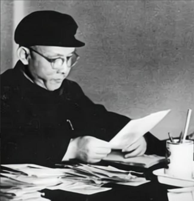 1952年，时任武汉市副市长周季方，接到了被开除党籍的处分决定。一个跟着红四方面