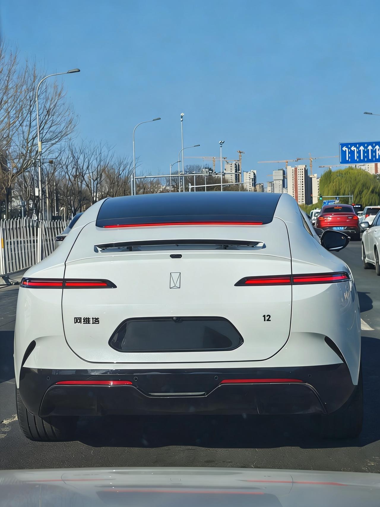 阿维塔的设计交给法拉利玛莎拉蒂就能广泛被认可和成立了。想想当年阿维塔11在202