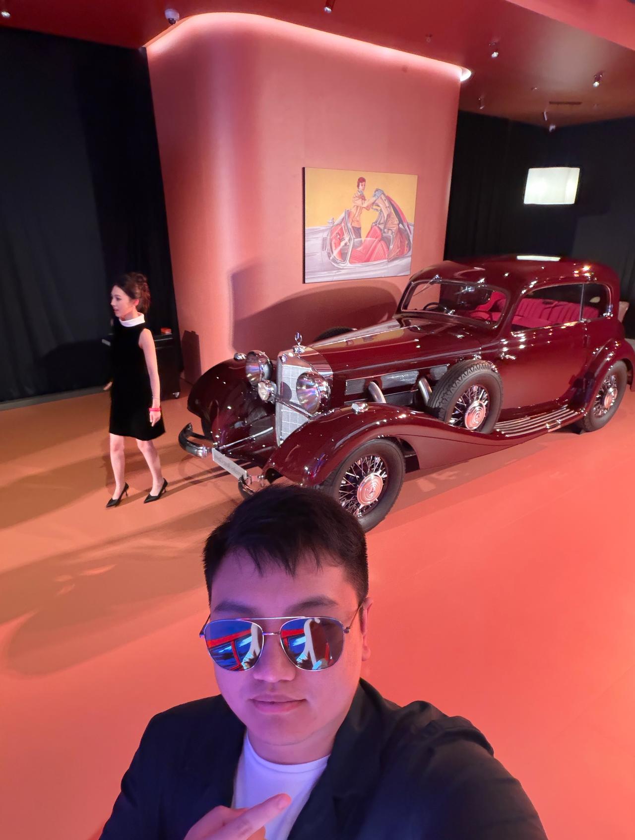 遇到知识盲区了。请问这是奔驰什么车[笑哭][捂嘴哭] ​​​