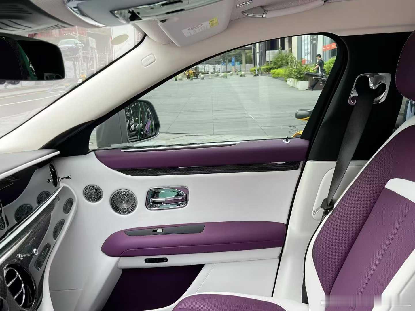 24年BB版古思特，6000公里，风暴灰，搭配紫白双拼内饰，特殊配置与车型 