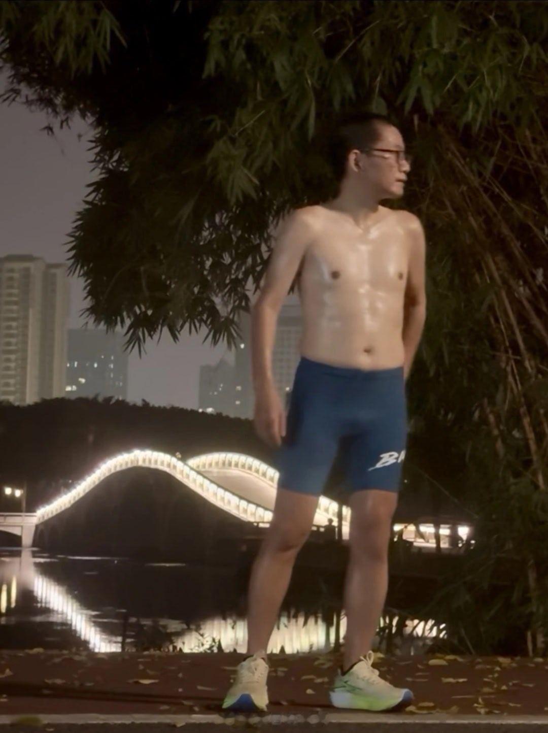 还有没有不睡觉的粉丝宝宝，我们现在聊一点成人话题