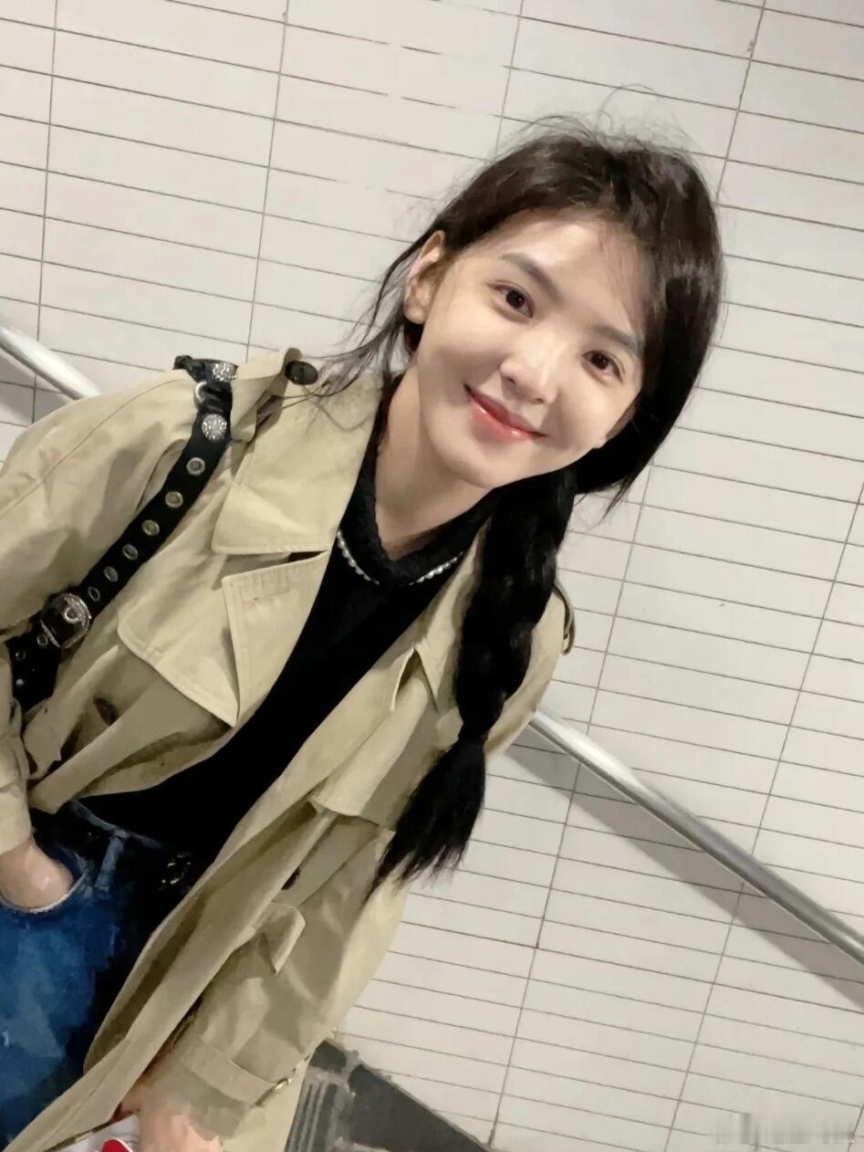 她眼睛也不算大，为啥给人感觉长相很舒服❓ ​​​
