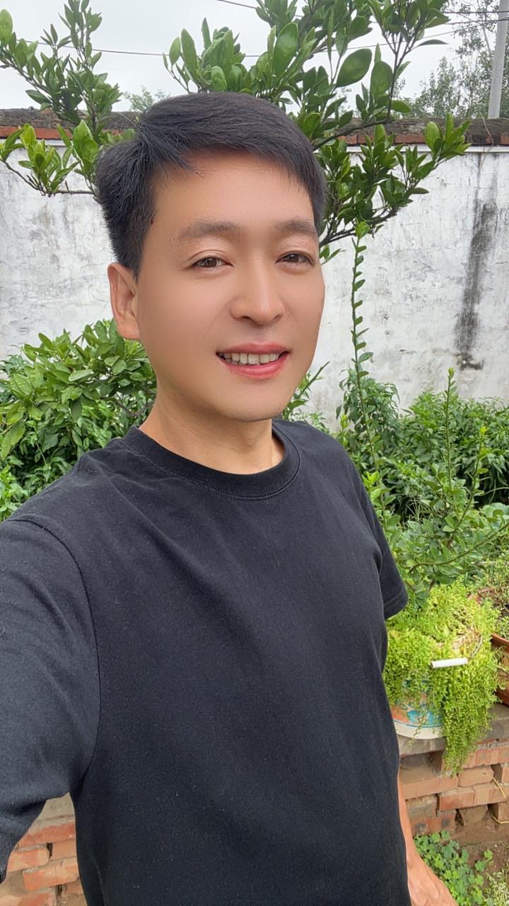 找一个你爱的人，不如找一个爱你的人，因为爱你的人永远不会离开你，而你爱...