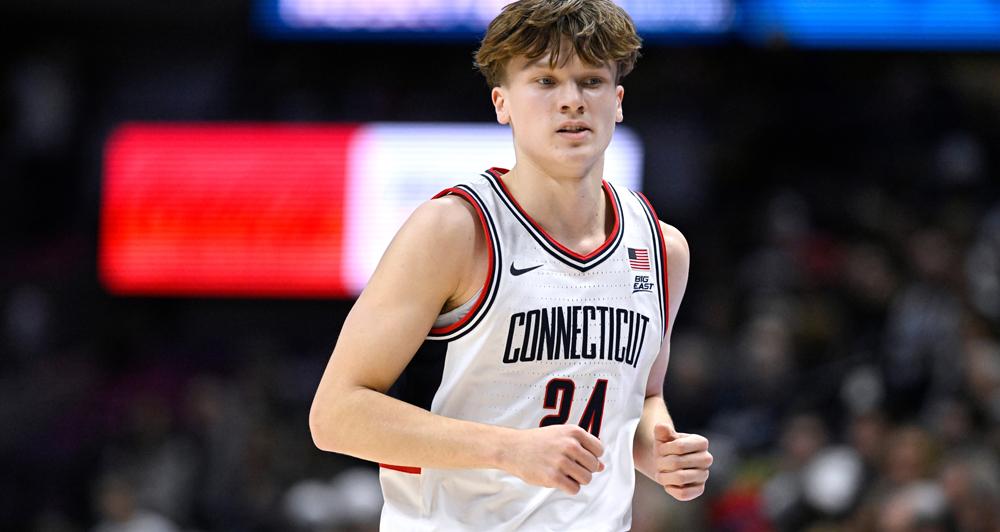 布雷伦·马林斯将回归康涅狄格大学，迎来他的二年级赛季。马林斯此前被视为2026年
