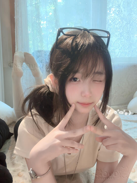 泥嚎这里是萌妹子( ̀⌄ ́)