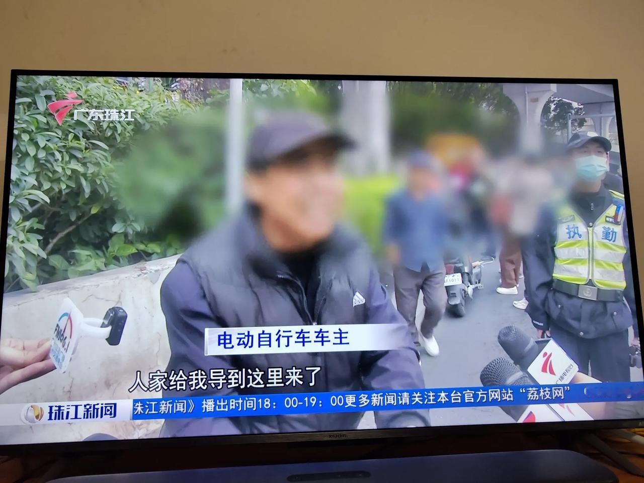 今天交警内环路上抓“鸡”大行动，针对电鸡上内环路穿行险象环生的怪现象，交警叔叔们