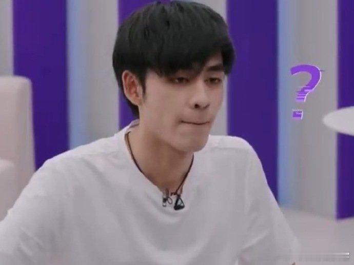 张卓尔练歌练成白痴 练《让我一次爱个够》找不到门道，被老师解锁 “白痴” 唱法后