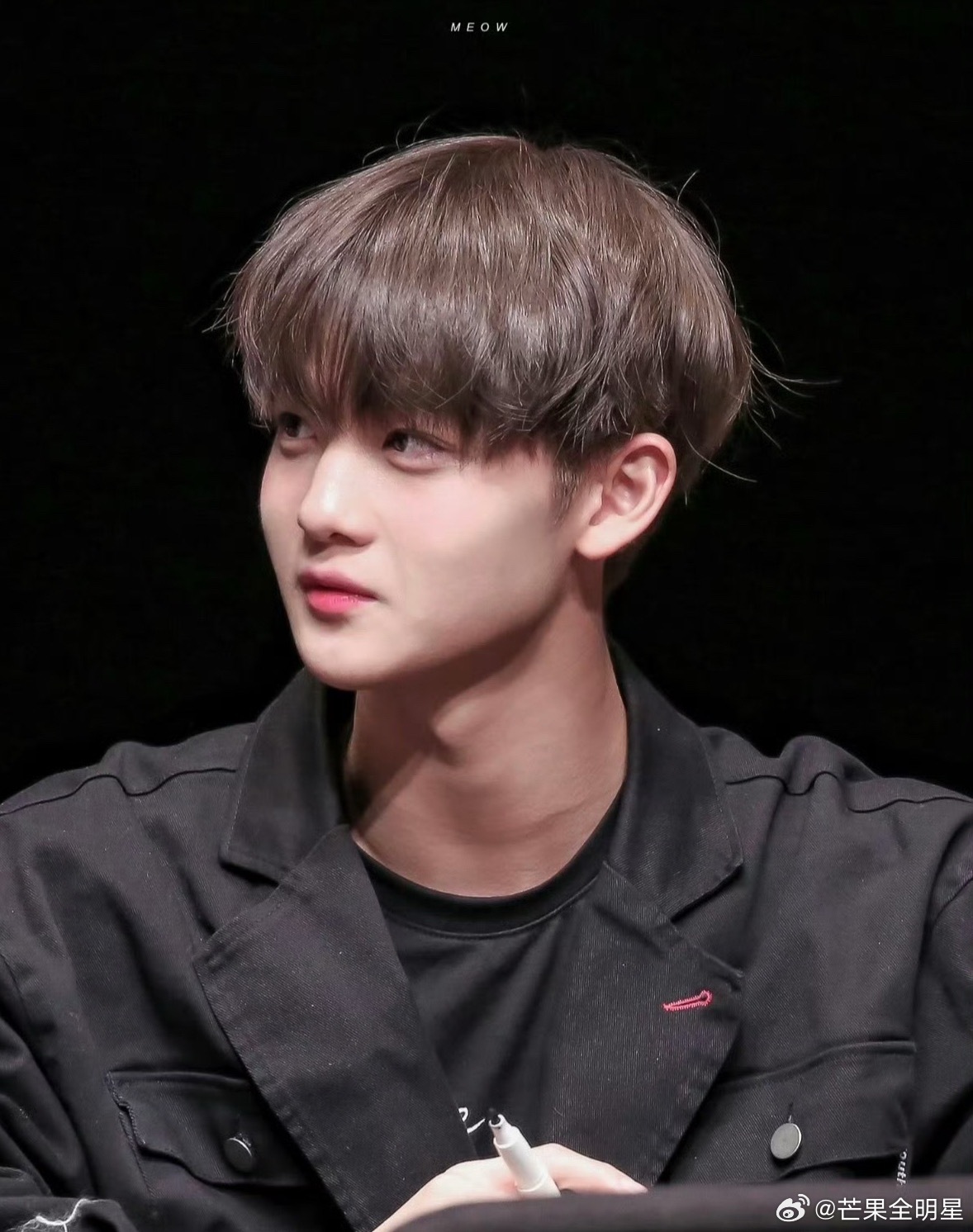 裴珍映 假体没看出来哪边，但是左边图的鼻子更好看一点