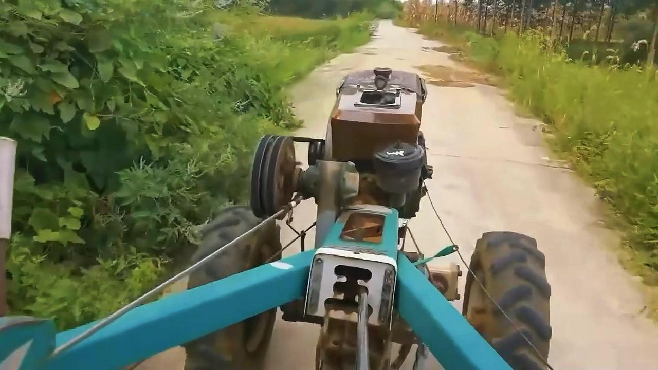 1️⃣加水原因：
不是拿玻璃水、防冻液故弄玄虚，是确实需要加水给发动机降温。加注