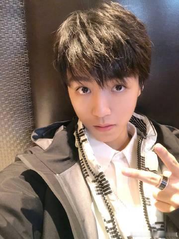 王俊凯巡演预约破百万 从官宣到预约破百万，热度一路走高，王俊凯巡演还没开票就已经