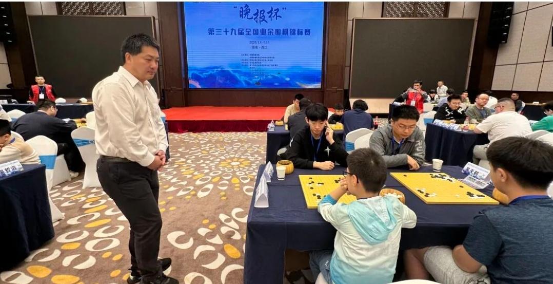 一年一度~38年晚报杯再开战

五轮精彩战况分享
新老天王焦点对决

晚报杯第3