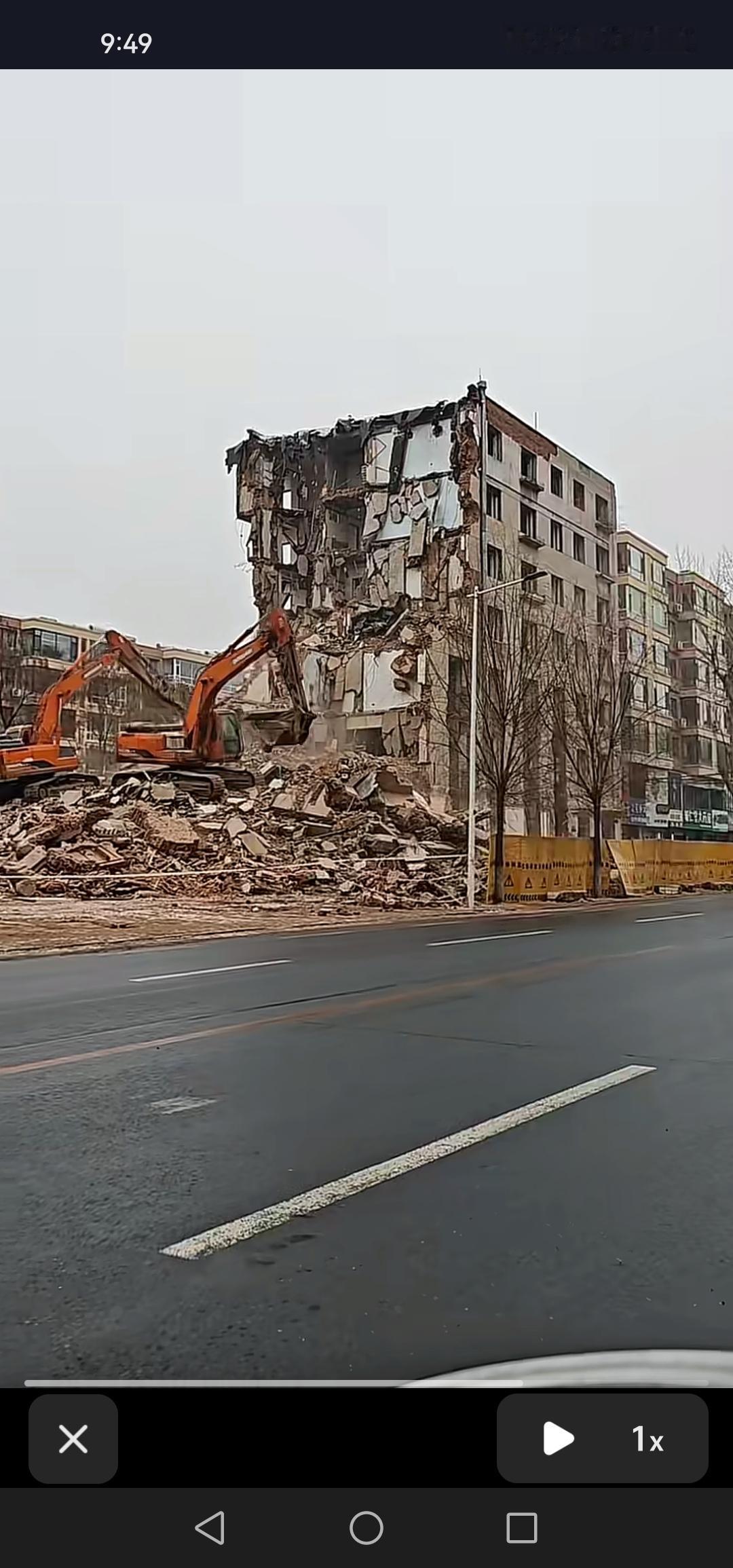 吉林市这个地方总算开始大规模拆除了，已经搁置许久，也不知后续要开展什么项目。
