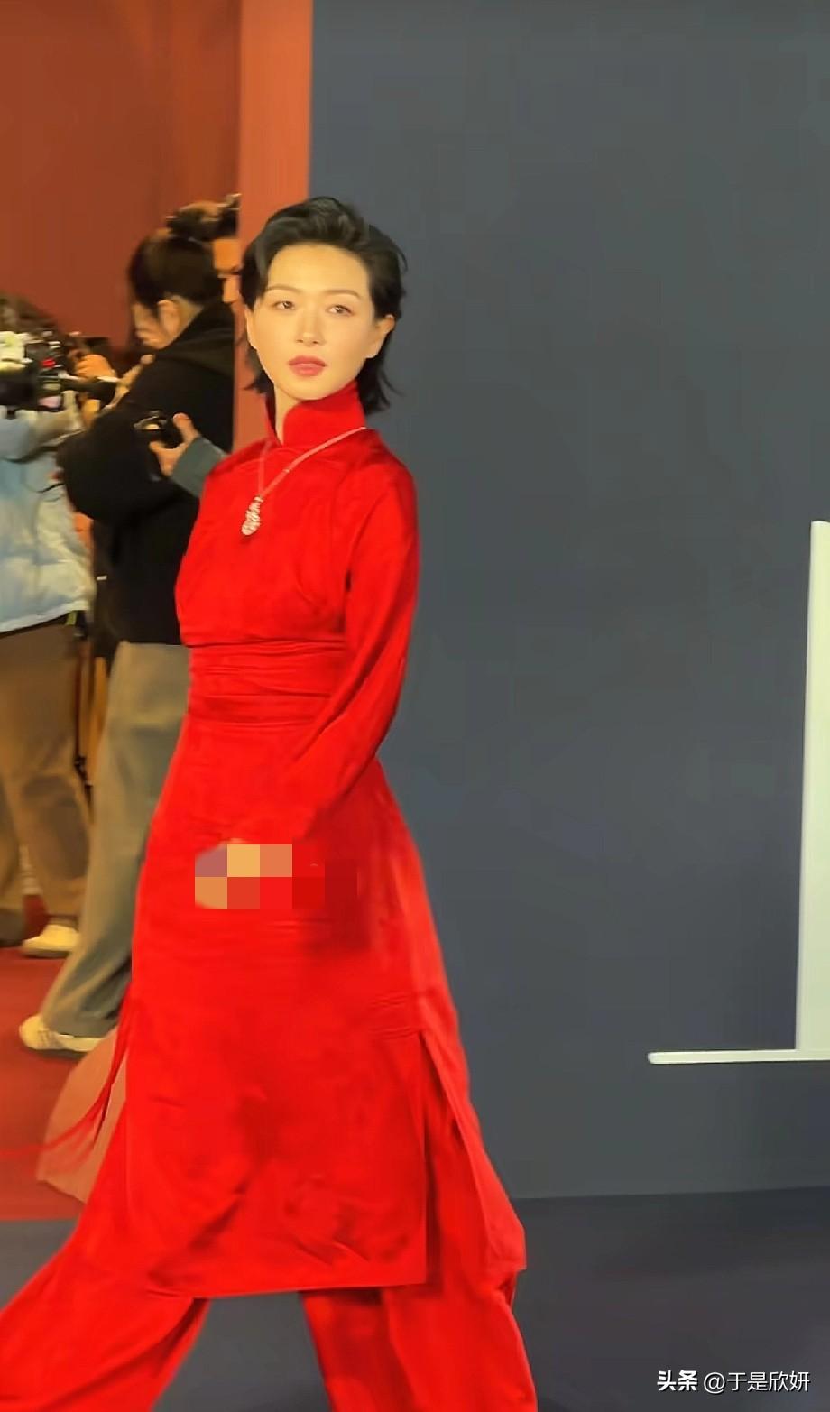 万茜红裙杀疯了！中式旗袍配钻石葫芦，这才是东方美人的顶级审美！

谁的DNA狠狠