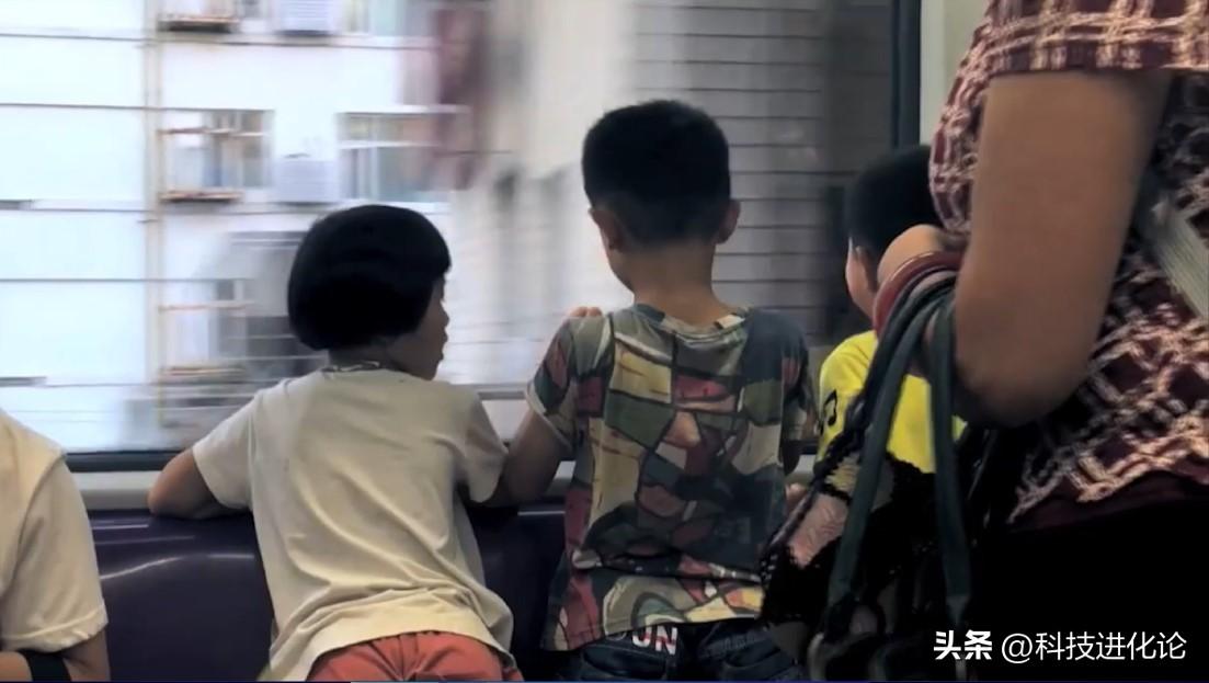 "孩子失踪要等24小时才能报警。"这句话是错的，大错特错！

如果孩子真的被拐了
