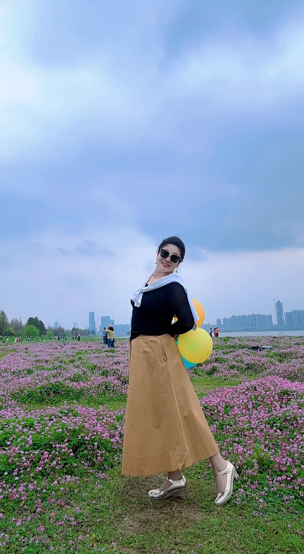 岁月不等人，容颜不经磨。多拍照，少内耗，眼底有光、心中有爱时的自己，才...