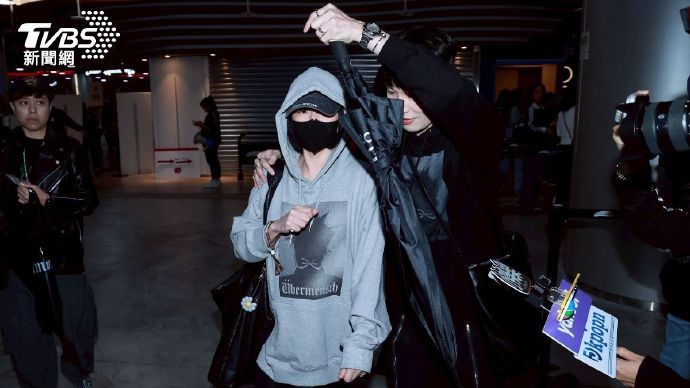 小s现身权志龙演唱会林心如现身权志龙演唱会 小S派翠克 林心如现身权志龙演唱会✨