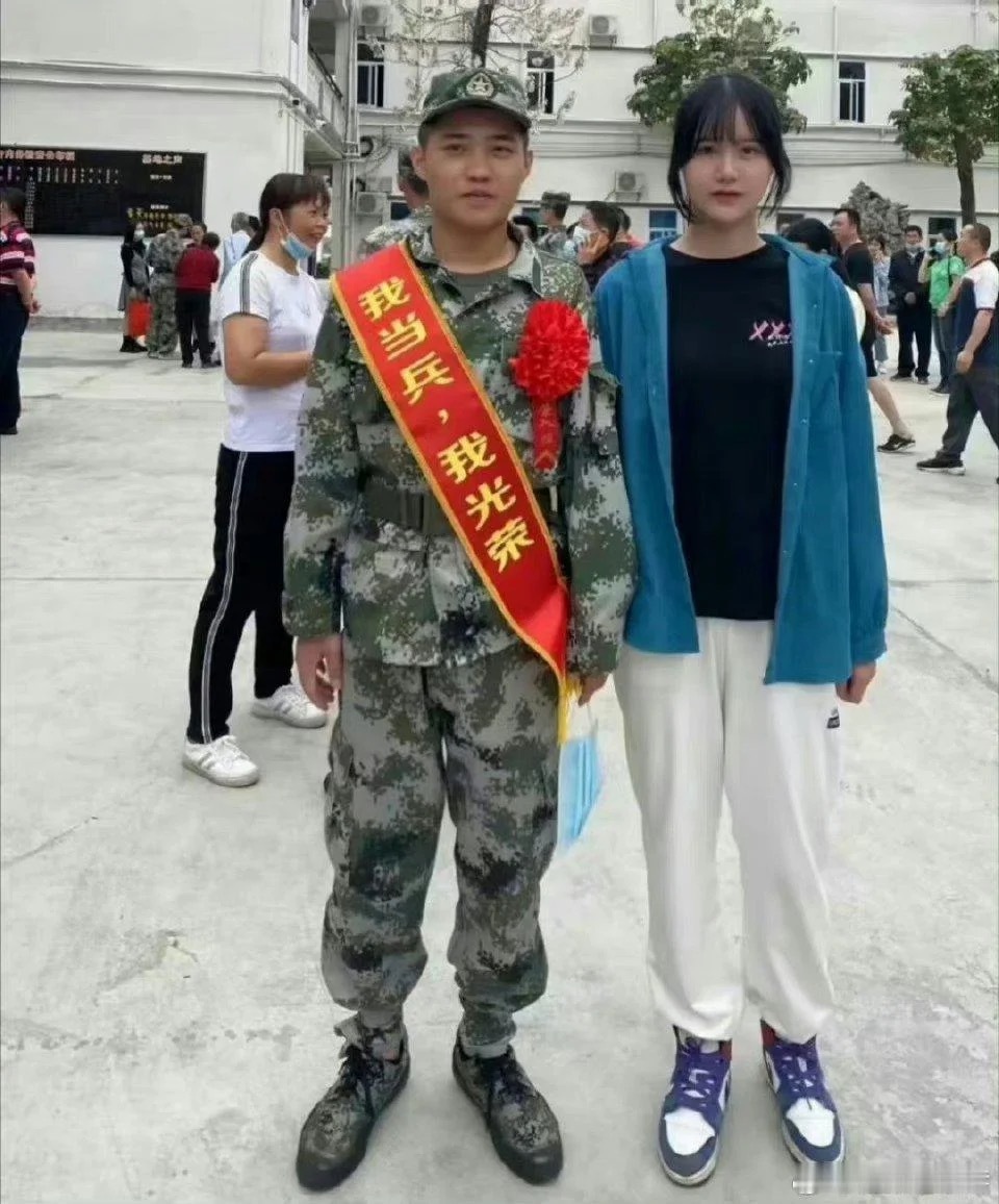 原来不是帅的上交给国家，而是国家给你的都是帅的，当兵之后气质真的变了 ​​​