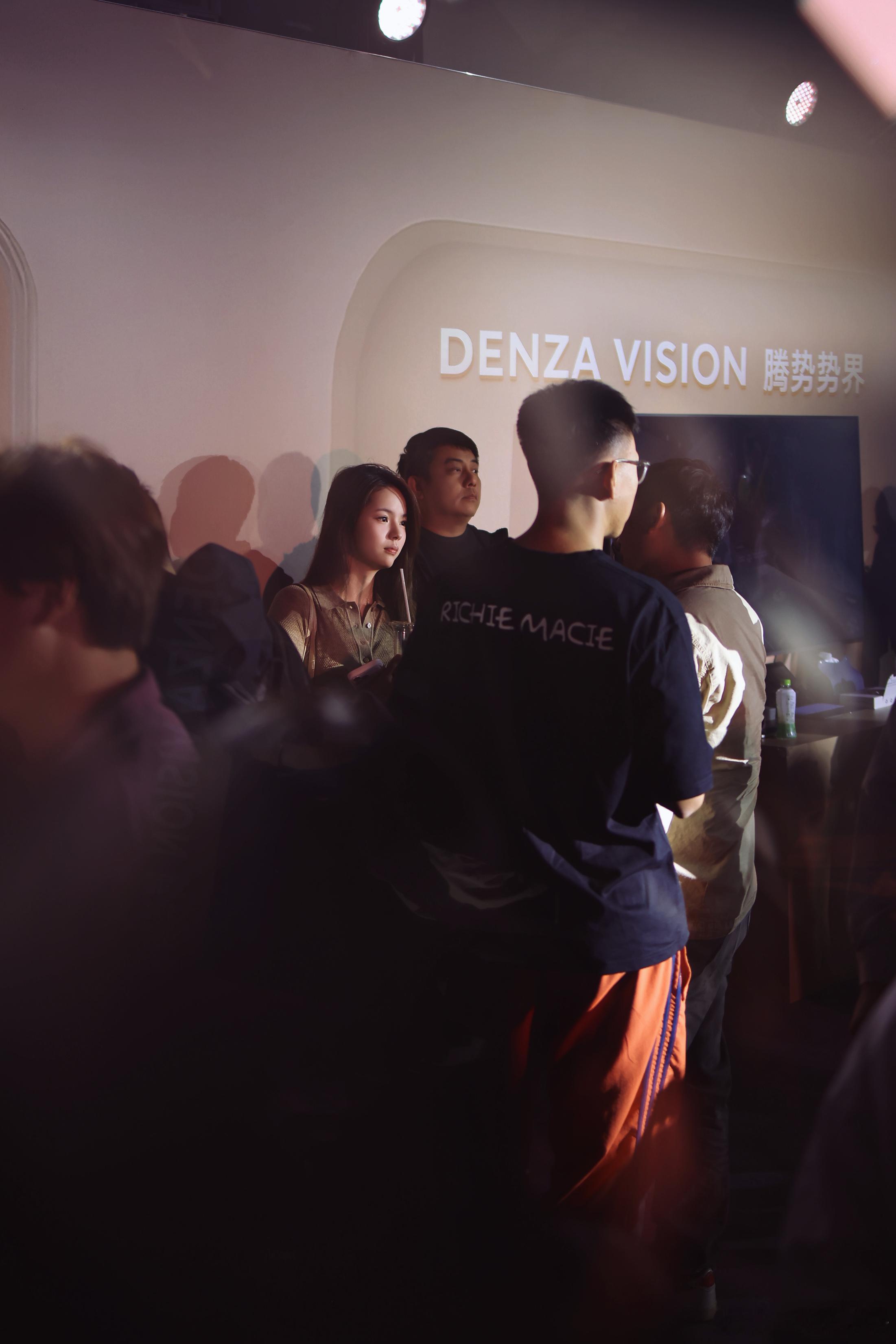 腾势N8L发布会，被抓拍啦谁偷走了我的后脑勺？？？？ ​​​