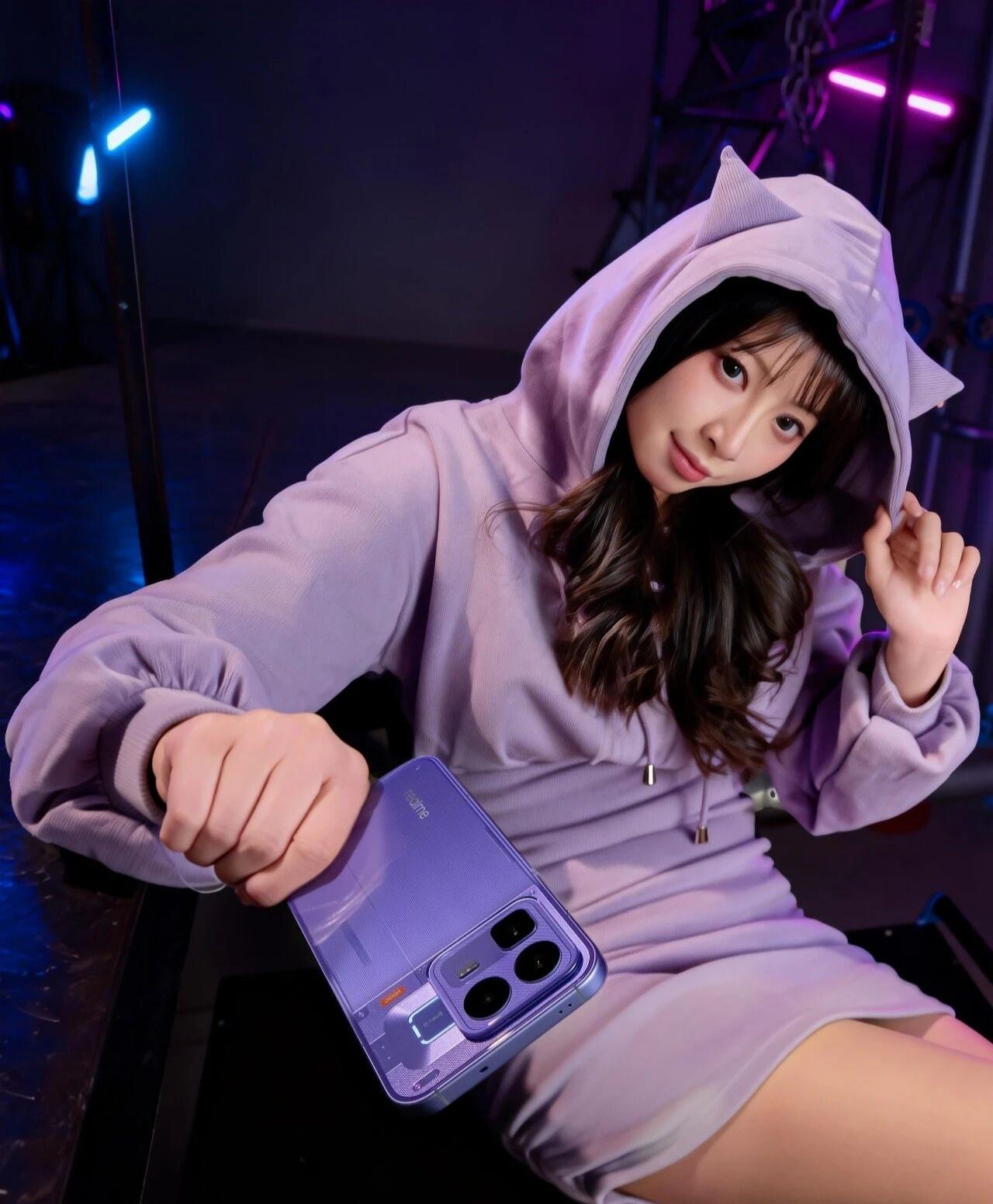 硬核设计灯效拉满 真我Neo8长这样聊起电竞硬核设计元素，透明机身、炫酷灯效、利